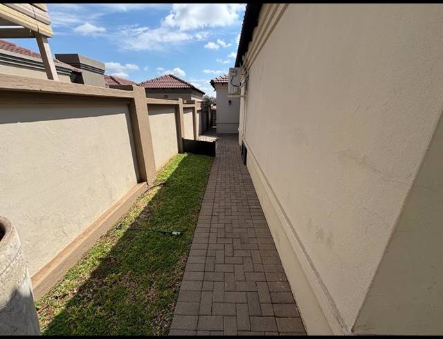 3 BEDROOM HOUSE FOR SALE IN MAGALIESKRUIN
